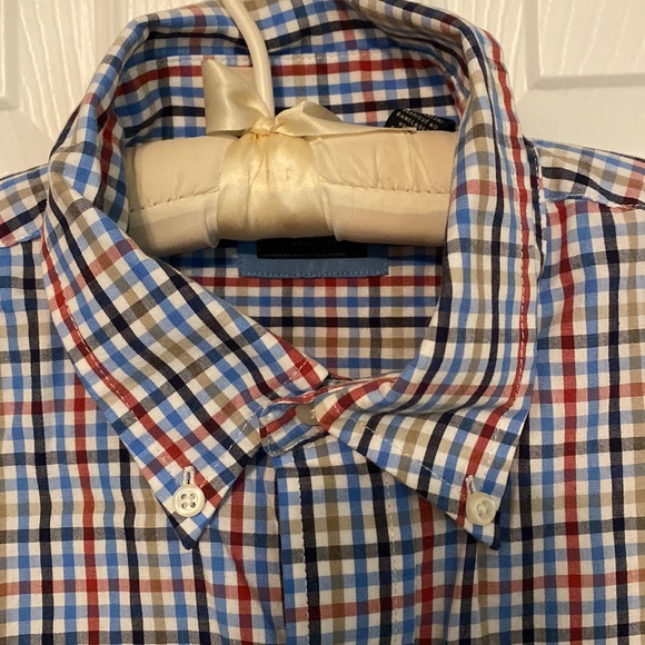 Plaid button down 👔 - Picture 3 of 8